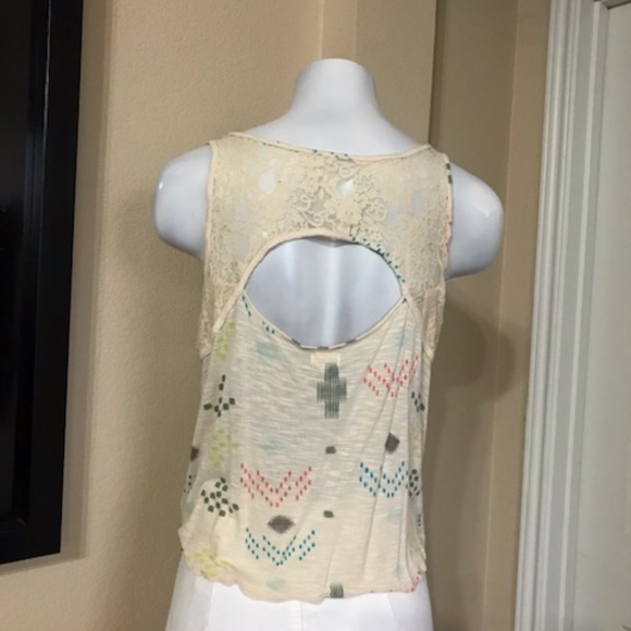 Kirra Cream Keyhole Tank Top Size Medium - Picture 4 of 5